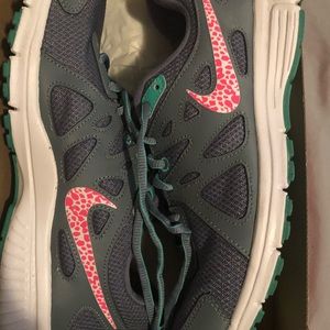 Women’s Nike revolution 2 shoes